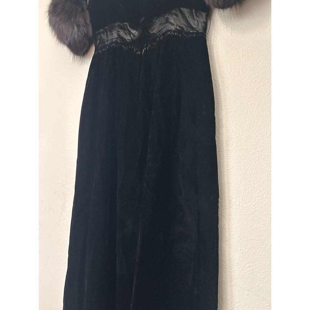 Vintage 1960s Oscar de la Renta Black Velvet Evening Gown Fur Cuffs Boutique - Picture 4 of 16